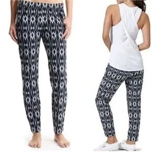 Athleta Reflections Aspire Ikat Ankle Pants Blue White Print Size 12